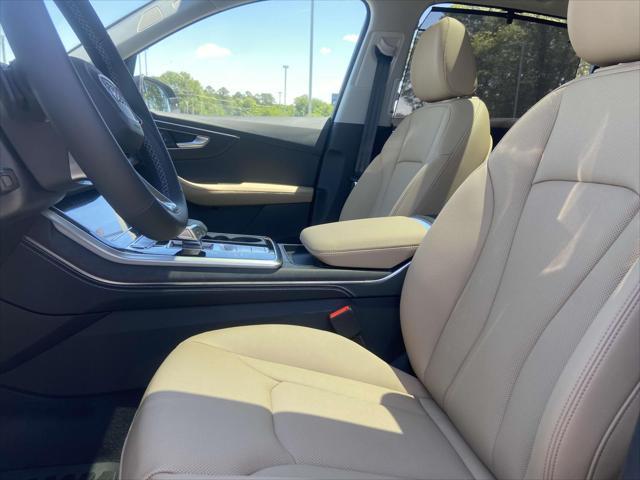 new 2025 Audi Q7 car, priced at $78,070