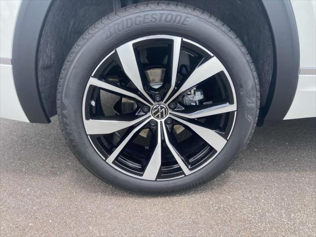 new 2025 Volkswagen Atlas car, priced at $55,680