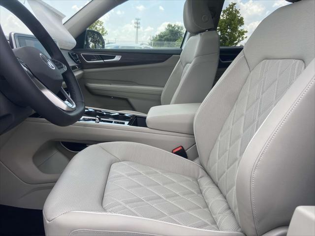 new 2025 Volkswagen Atlas car, priced at $55,680
