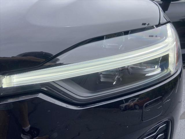 new 2025 Volvo XC60 Plug-In Hybrid car