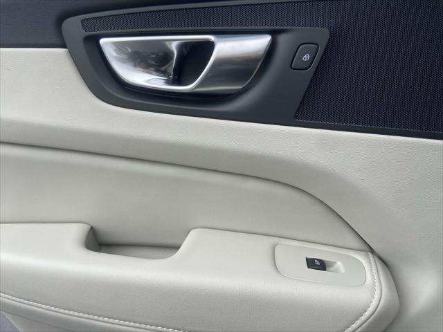 new 2025 Volvo XC60 Plug-In Hybrid car