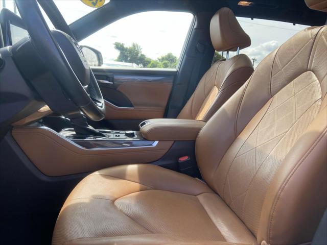 used 2022 Toyota Highlander car, priced at $37,999