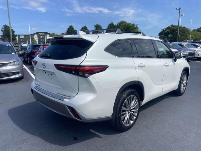 used 2022 Toyota Highlander car, priced at $37,999