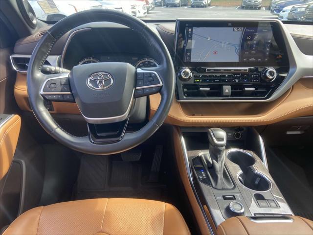 used 2022 Toyota Highlander car, priced at $37,999
