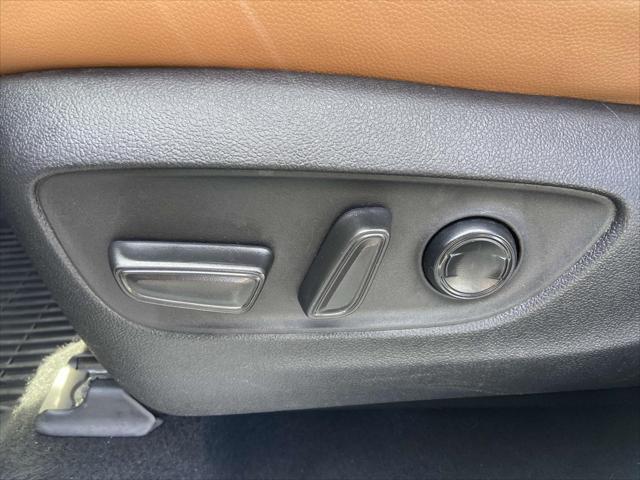 used 2022 Toyota Highlander car, priced at $37,999