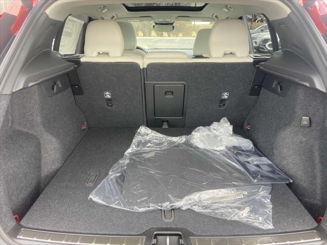 new 2025 Volvo XC40 car