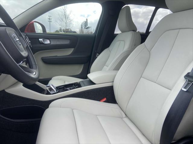 new 2025 Volvo XC40 car