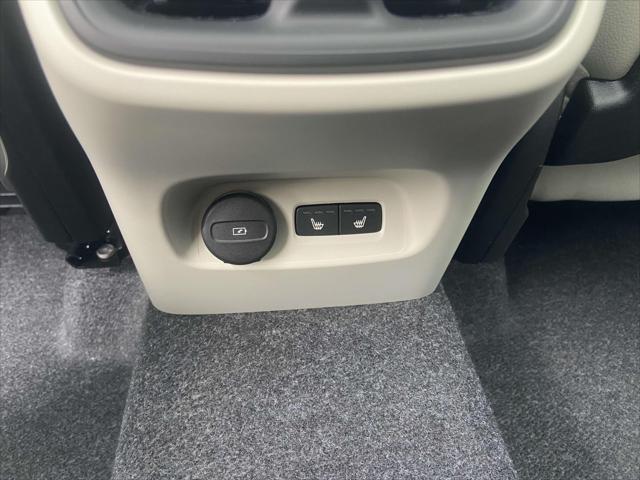 new 2025 Volvo XC40 car
