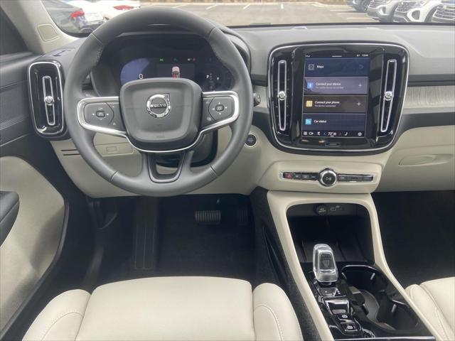 new 2025 Volvo XC40 car