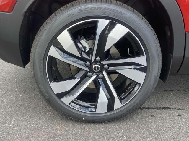 new 2025 Volvo XC40 car