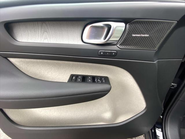 new 2025 Volvo XC40 car, priced at $52,255