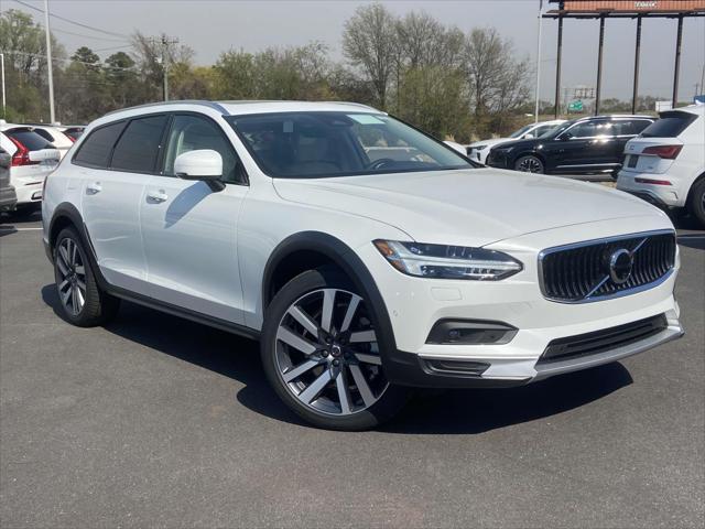 new 2025 Volvo V90 Cross Country car