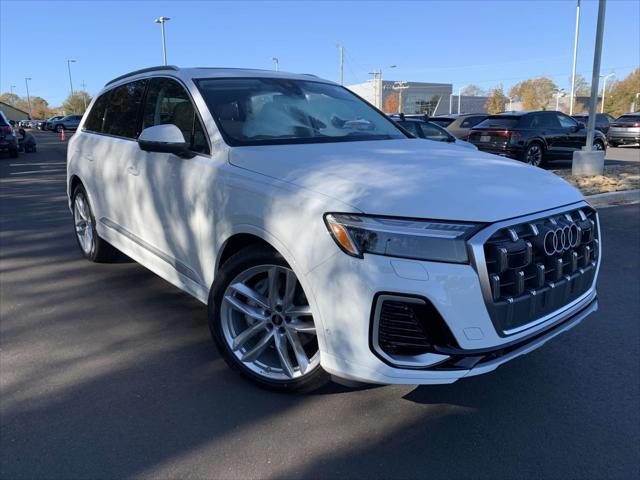 new 2025 Audi Q7 car, priced at $81,670