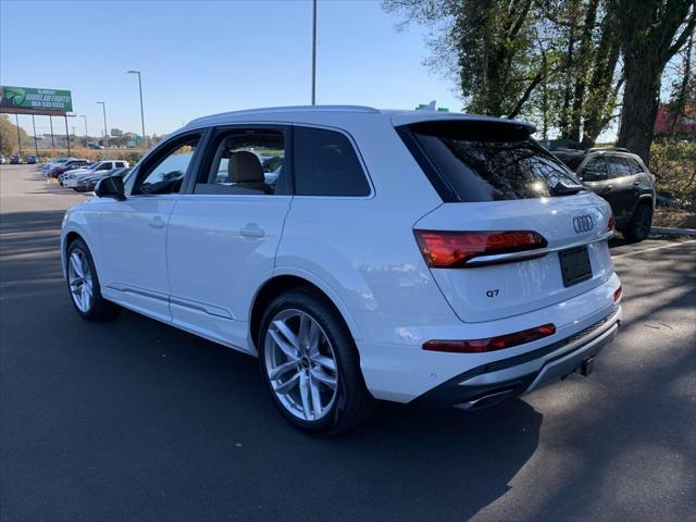 new 2025 Audi Q7 car, priced at $81,670