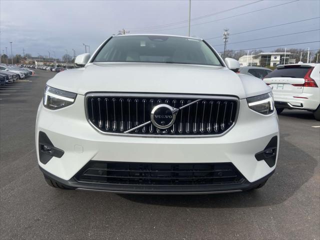 new 2025 Volvo XC40 car, priced at $48,900