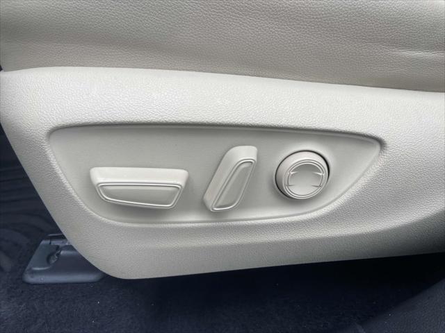 used 2022 Toyota Highlander car, priced at $39,599