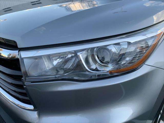 used 2016 Toyota Highlander Hybrid car, priced at $18,999