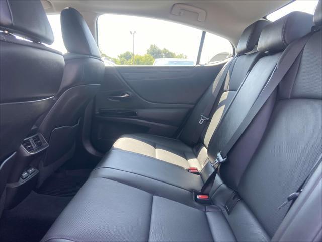 used 2022 Lexus ES 300h car, priced at $37,999