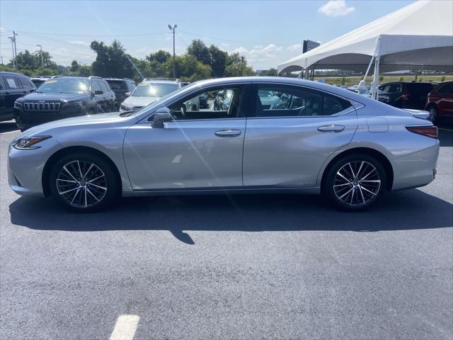 used 2022 Lexus ES 300h car, priced at $37,999