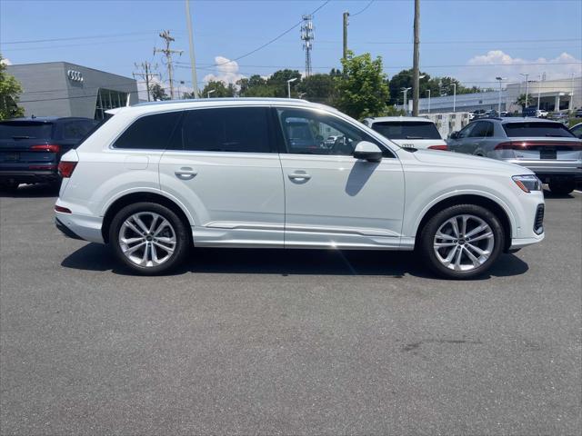new 2025 Audi Q7 car, priced at $65,730