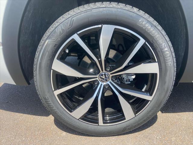 new 2025 Volkswagen Atlas car, priced at $55,680