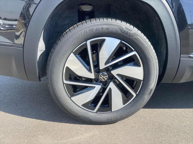 new 2025 Volkswagen Atlas car, priced at $44,325