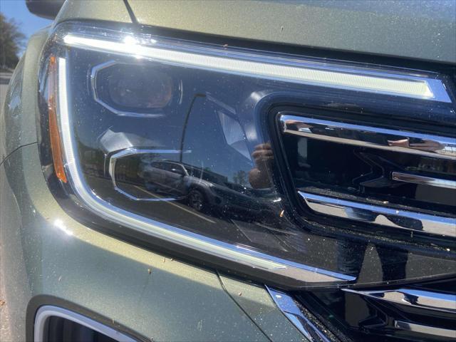 new 2025 Volkswagen Atlas car, priced at $50,220