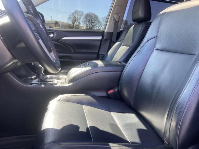 used 2019 Toyota Highlander car, priced at $25,999