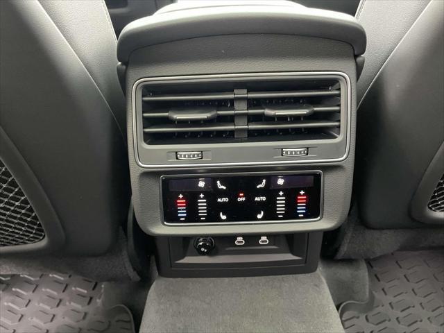 new 2025 Audi Q7 car, priced at $79,340