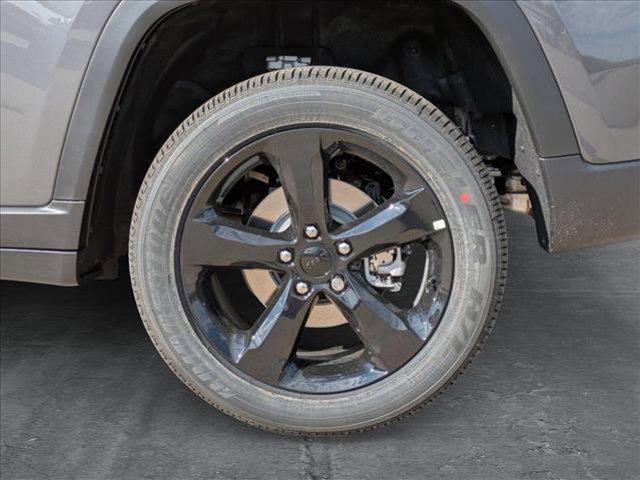 new 2025 Jeep Grand Cherokee car, priced at $43,570