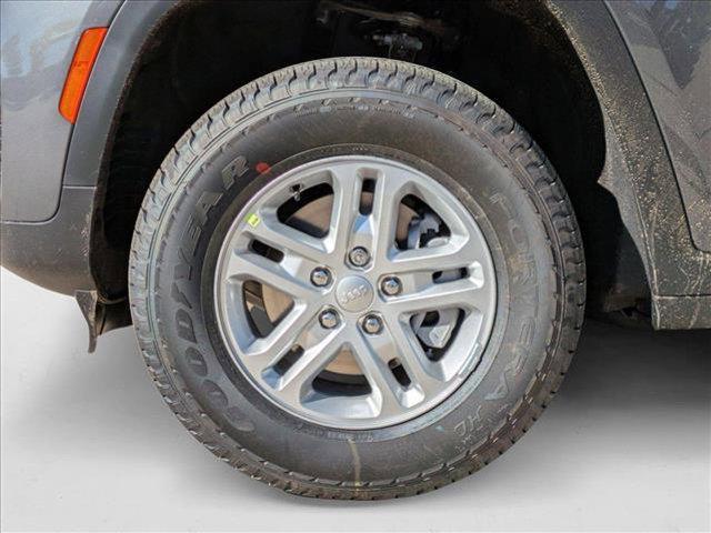 new 2025 Jeep Grand Cherokee car, priced at $35,549