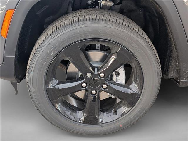 new 2025 Jeep Grand Cherokee car, priced at $41,541