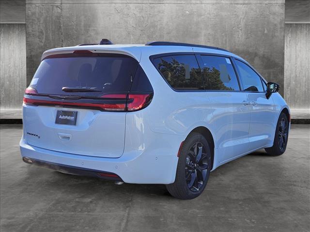 new 2024 Chrysler Pacifica car, priced at $41,697