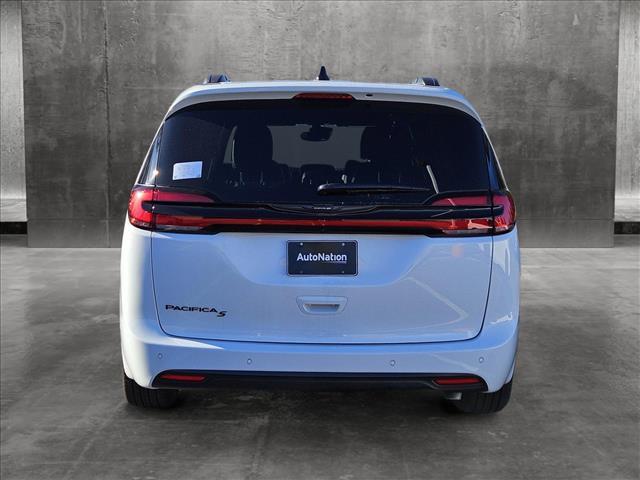 new 2024 Chrysler Pacifica car, priced at $41,697