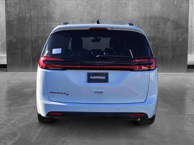 new 2024 Chrysler Pacifica car, priced at $41,697