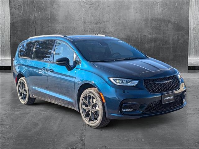 new 2025 Chrysler Pacifica car, priced at $49,398