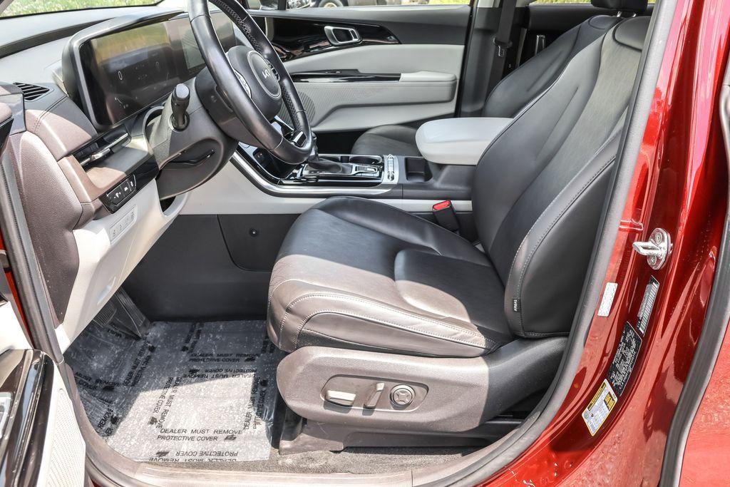 used 2023 Kia Carnival car, priced at $37,665