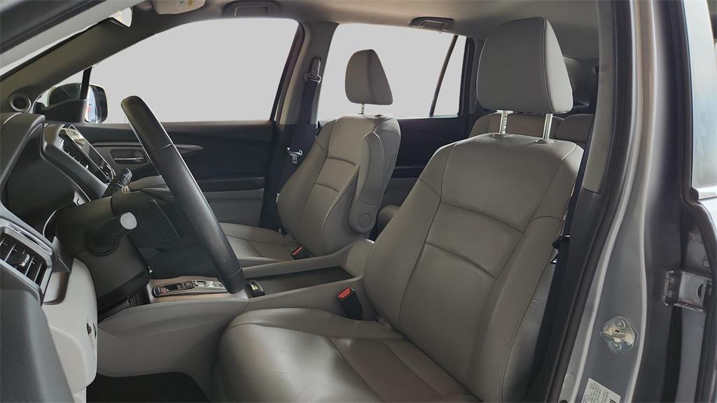 used 2022 Honda Pilot car, priced at $33,075