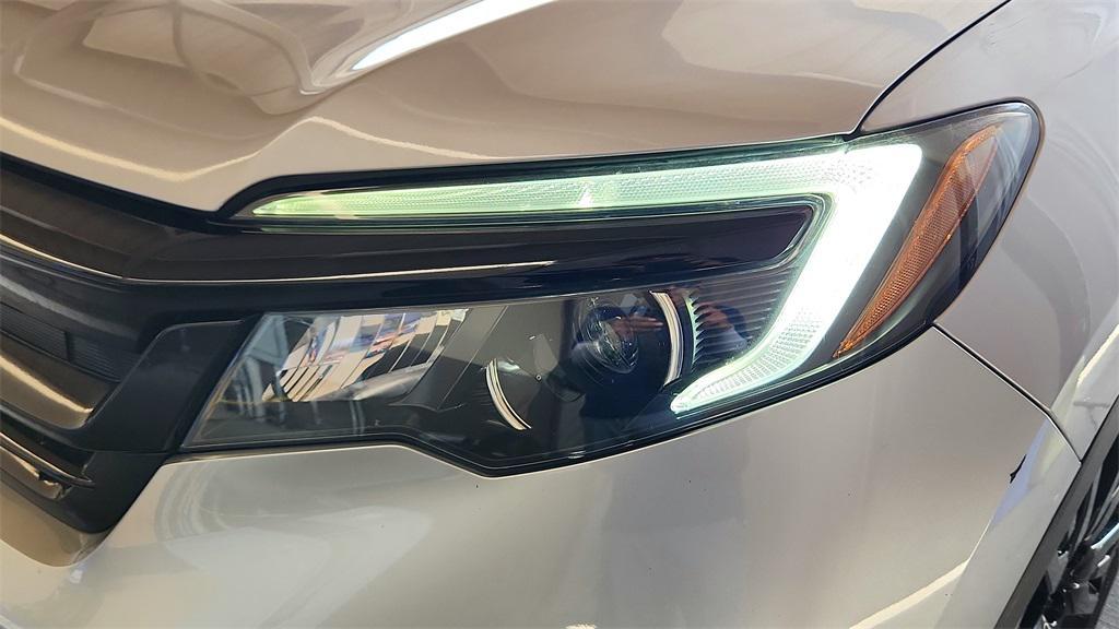 used 2022 Honda Pilot car, priced at $33,075