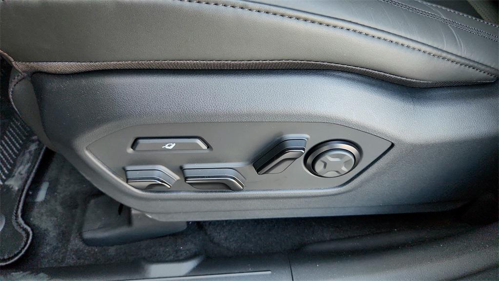 new 2025 Hyundai SANTA FE HEV car, priced at $48,675