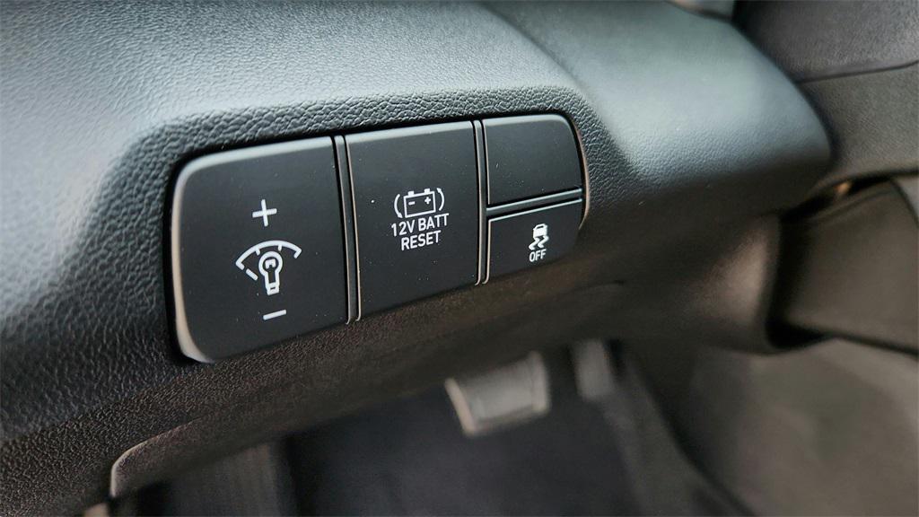 new 2025 Hyundai Elantra car, priced at $29,295