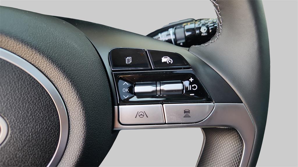 new 2025 Hyundai Elantra car, priced at $29,295
