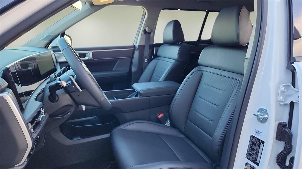 used 2025 Hyundai Santa Fe car, priced at $39,056
