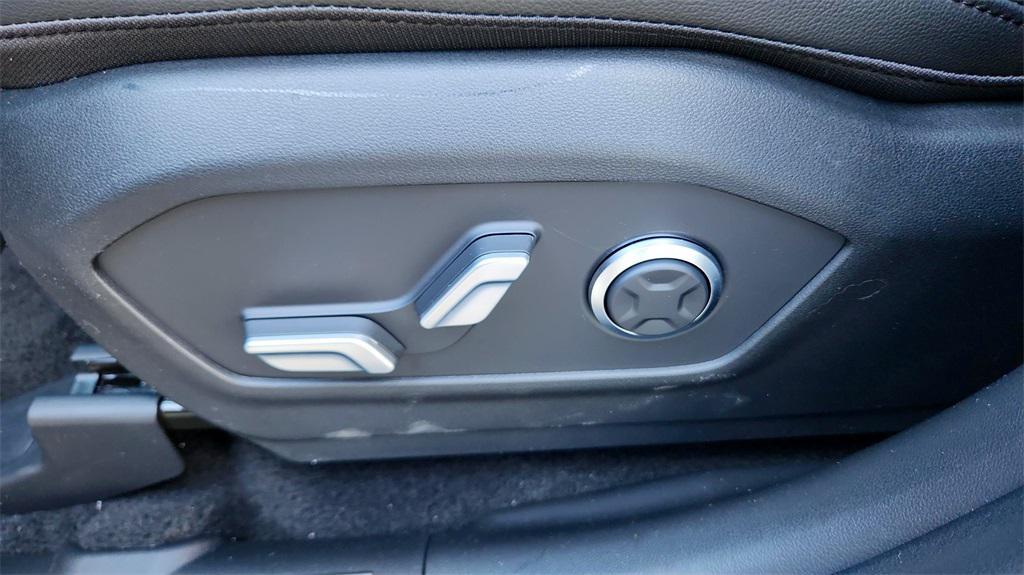 used 2025 Hyundai Santa Fe car, priced at $39,056