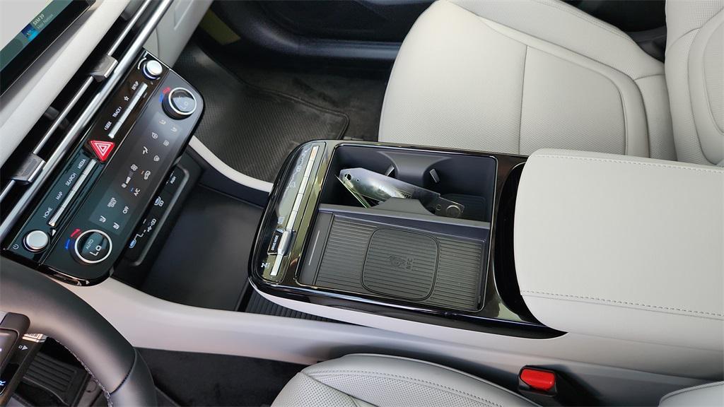 new 2025 Hyundai TUCSON Hybrid car, priced at $40,335