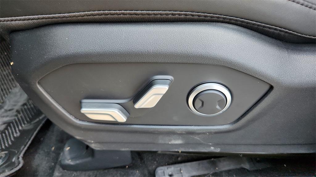 new 2025 Hyundai Santa Fe car, priced at $38,110