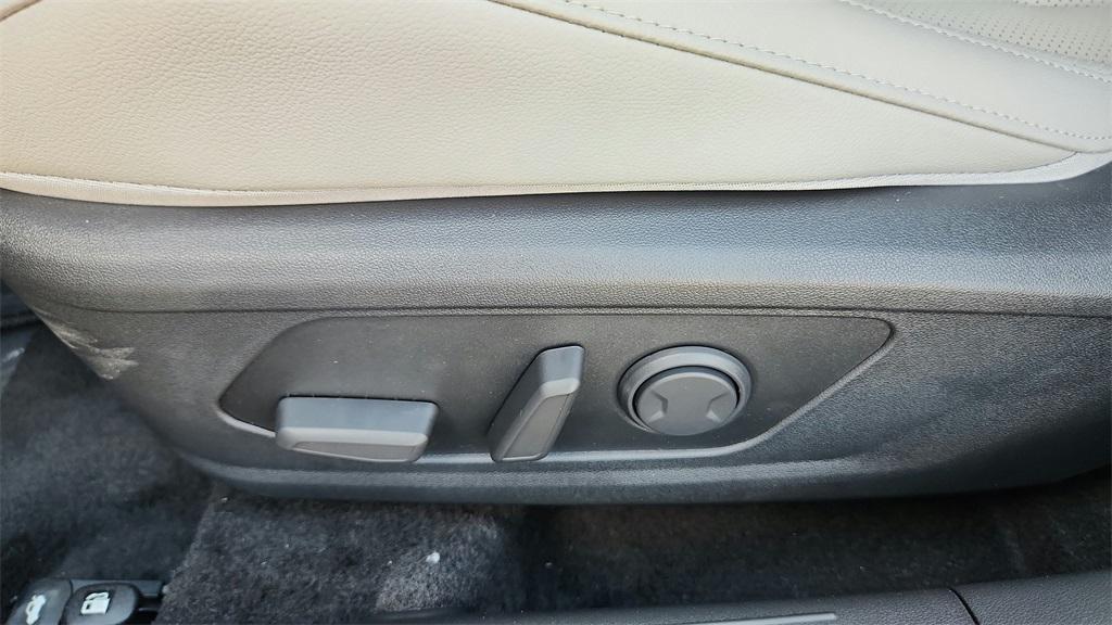 new 2025 Hyundai Elantra car, priced at $27,110