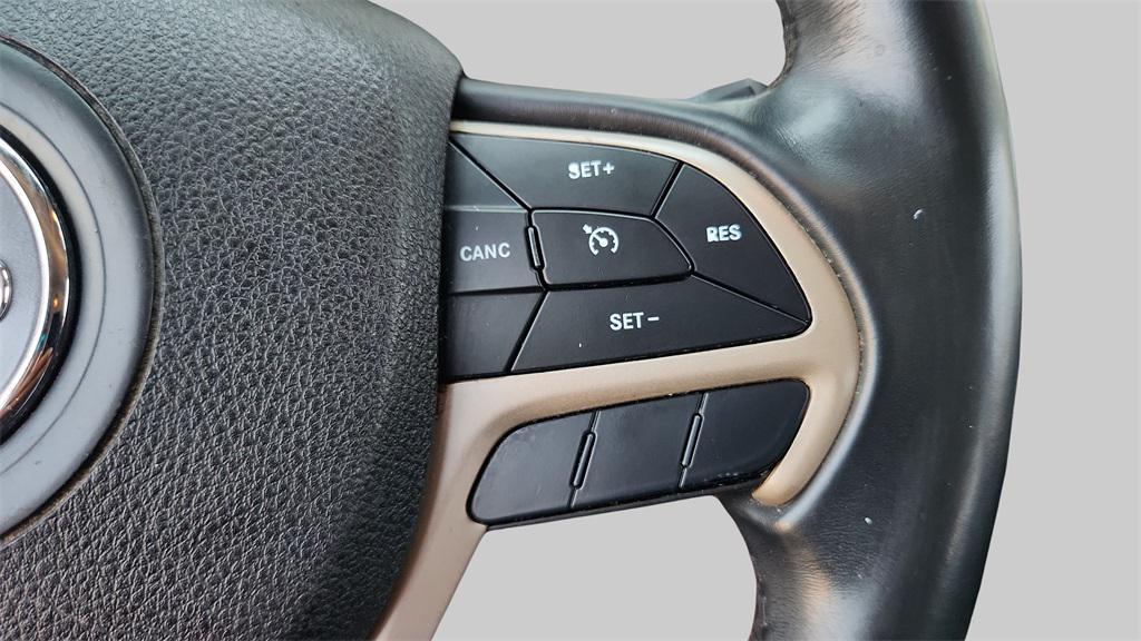 used 2018 Jeep Cherokee car, priced at $13,994