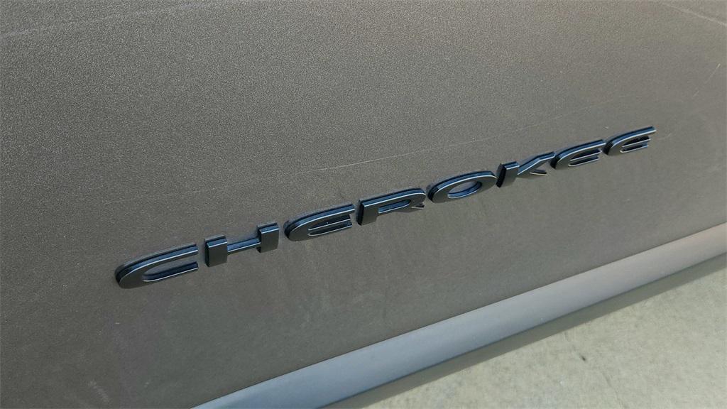 used 2018 Jeep Cherokee car, priced at $13,994