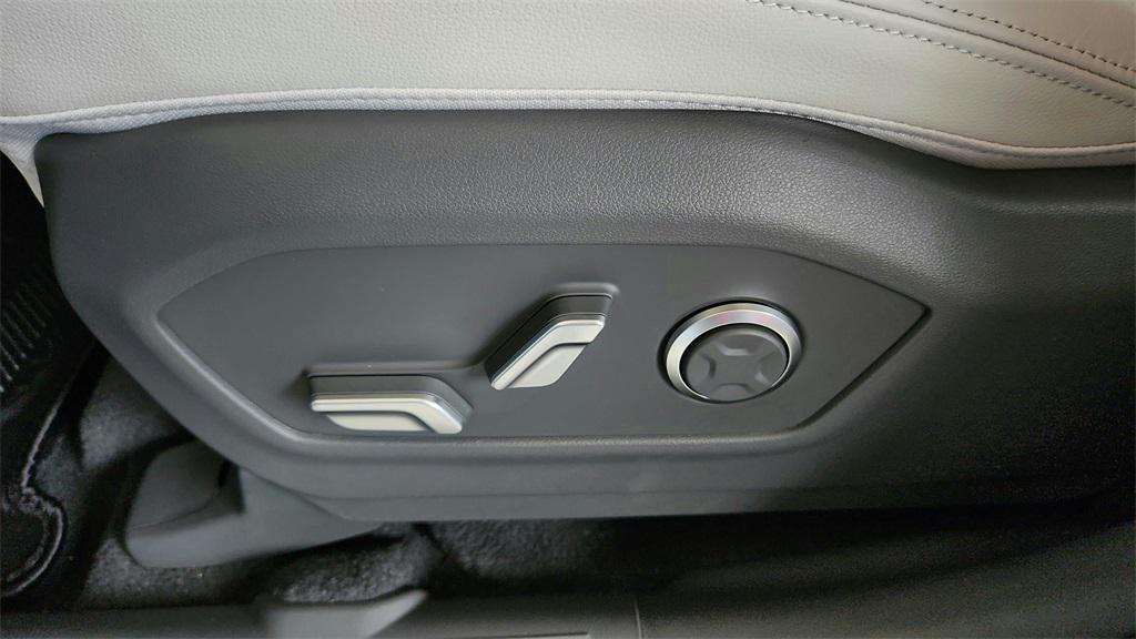 new 2025 Hyundai Santa Fe car, priced at $43,564